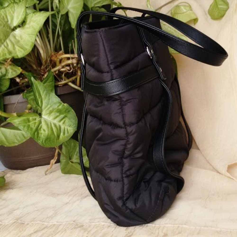 🆕Avon Nylon Tote with PVC Trim - Picture 4 of 6
